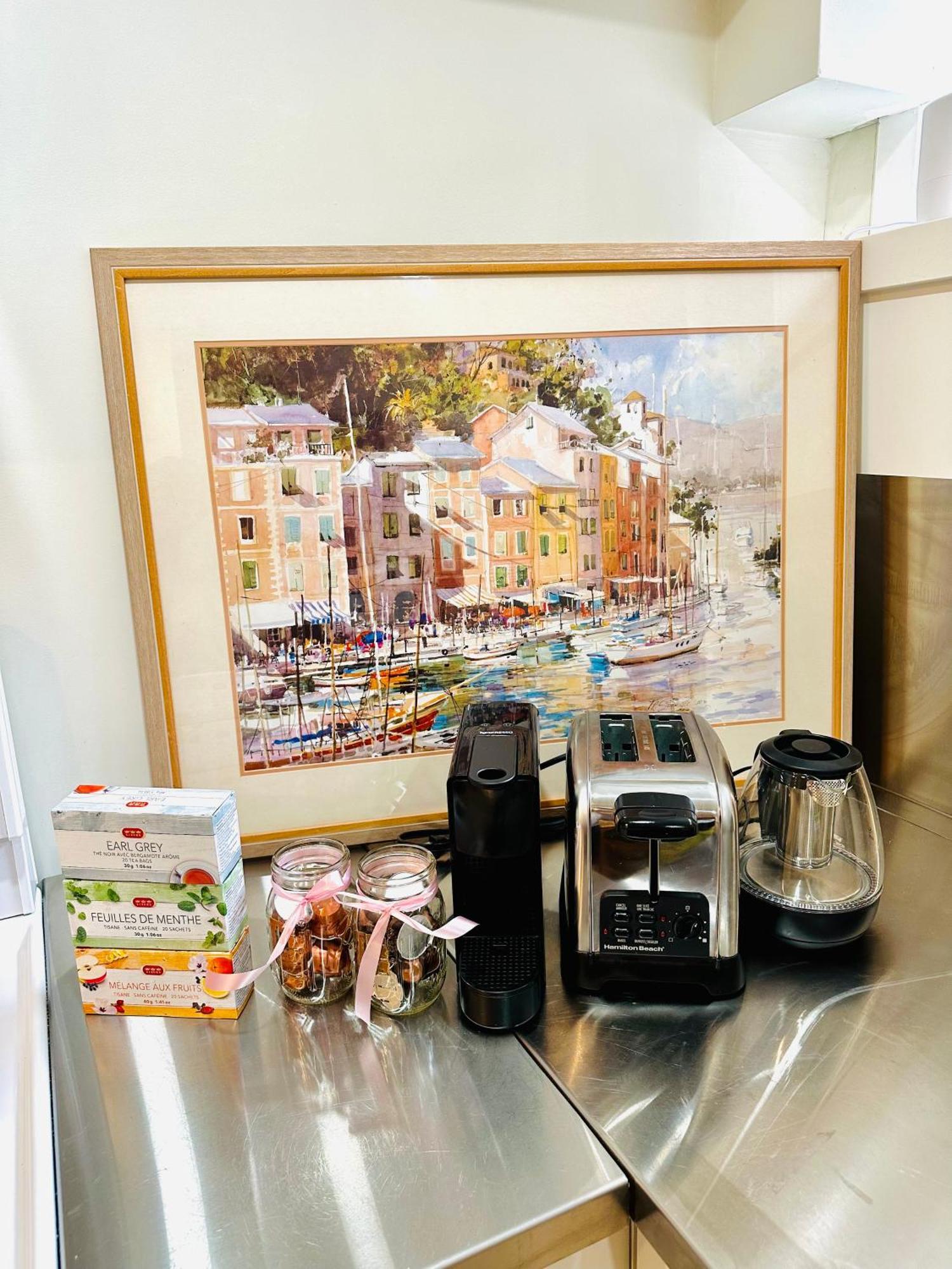 Cozy & Bright Home With Parking Victoria Exteriör bild