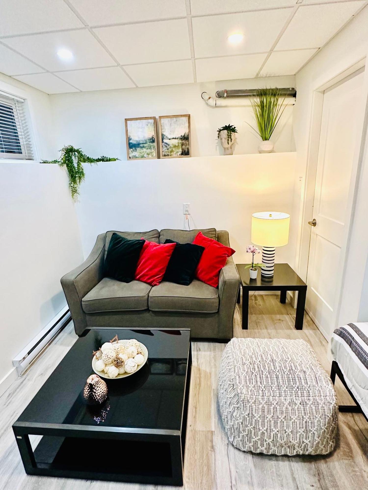 Cozy & Bright Home With Parking Victoria Exteriör bild