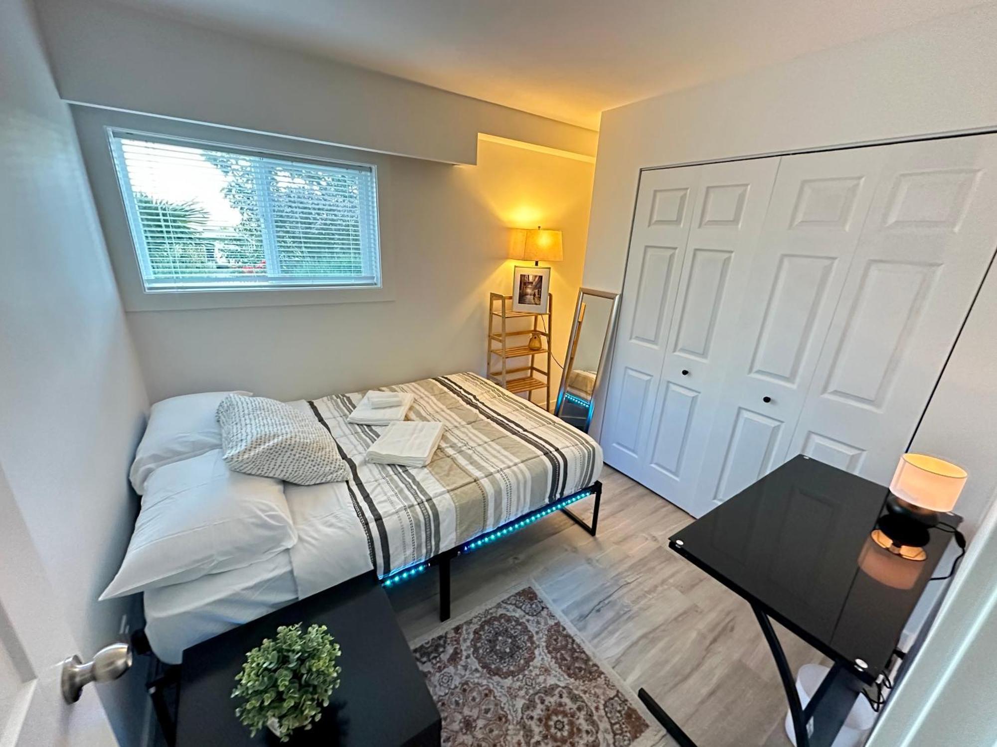 Cozy & Bright Home With Parking Victoria Exteriör bild
