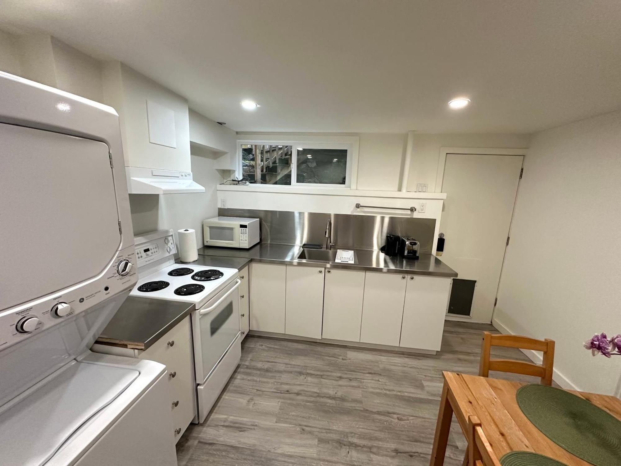 Cozy & Bright Home With Parking Victoria Exteriör bild